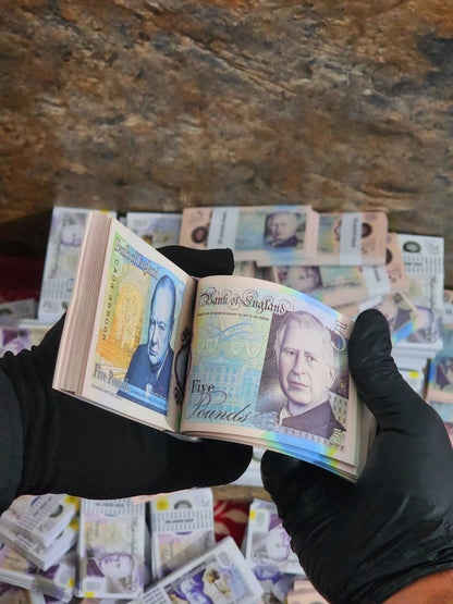 5£ pound prop stack (105 notes).
